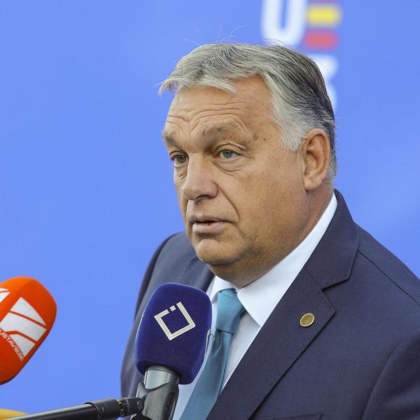 Migranti, Viktor Orban duro con l’Ue: “Ha stuprato legalmente Polonia e Ungheria”