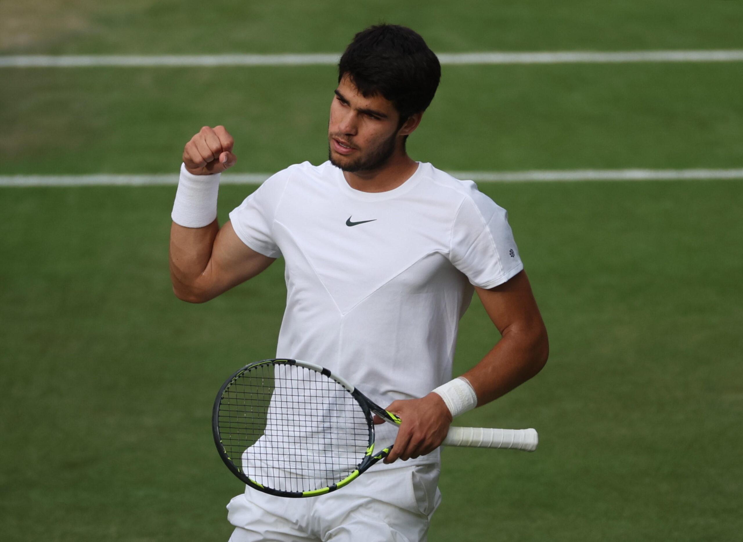 Wimbledon, Alcaraz nella leggenda: vince dopo una finale mozzafiato contro Djokovic