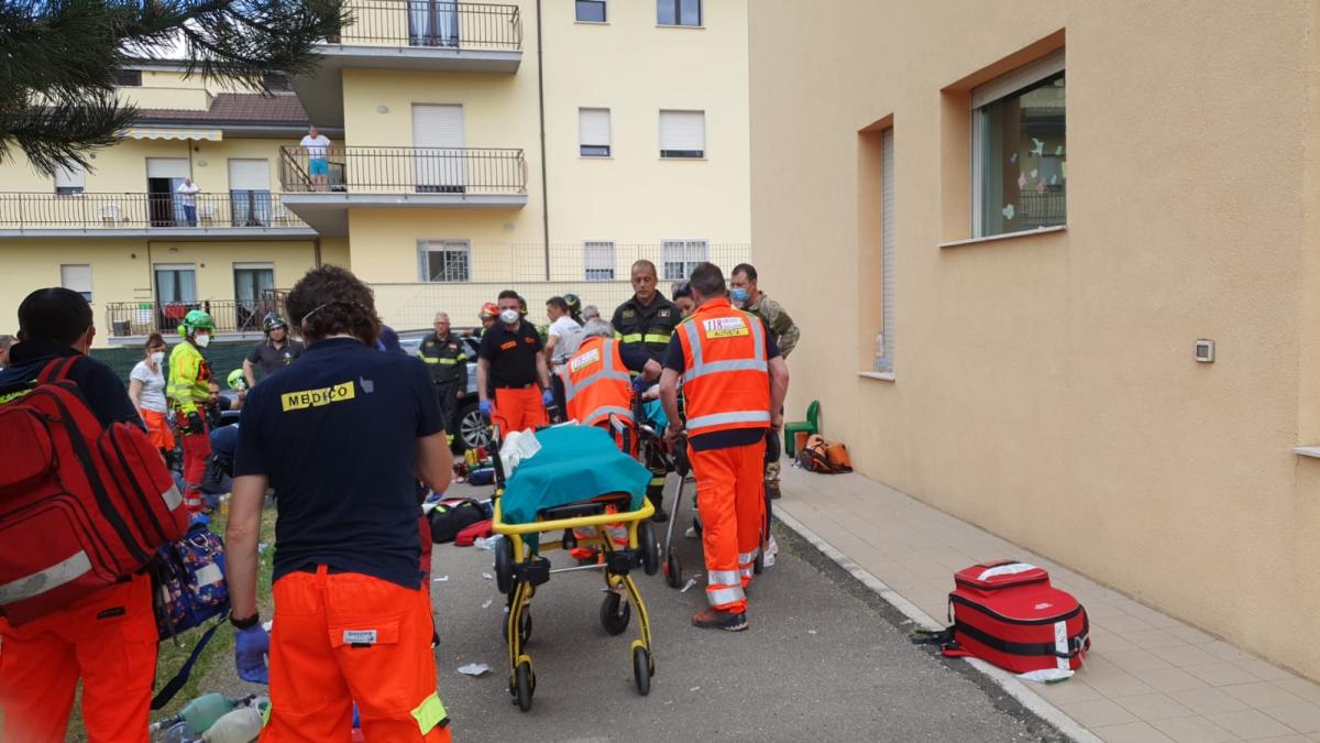 L’Aquila, auto finisce nel giardino di un asilo e uccide un bambino