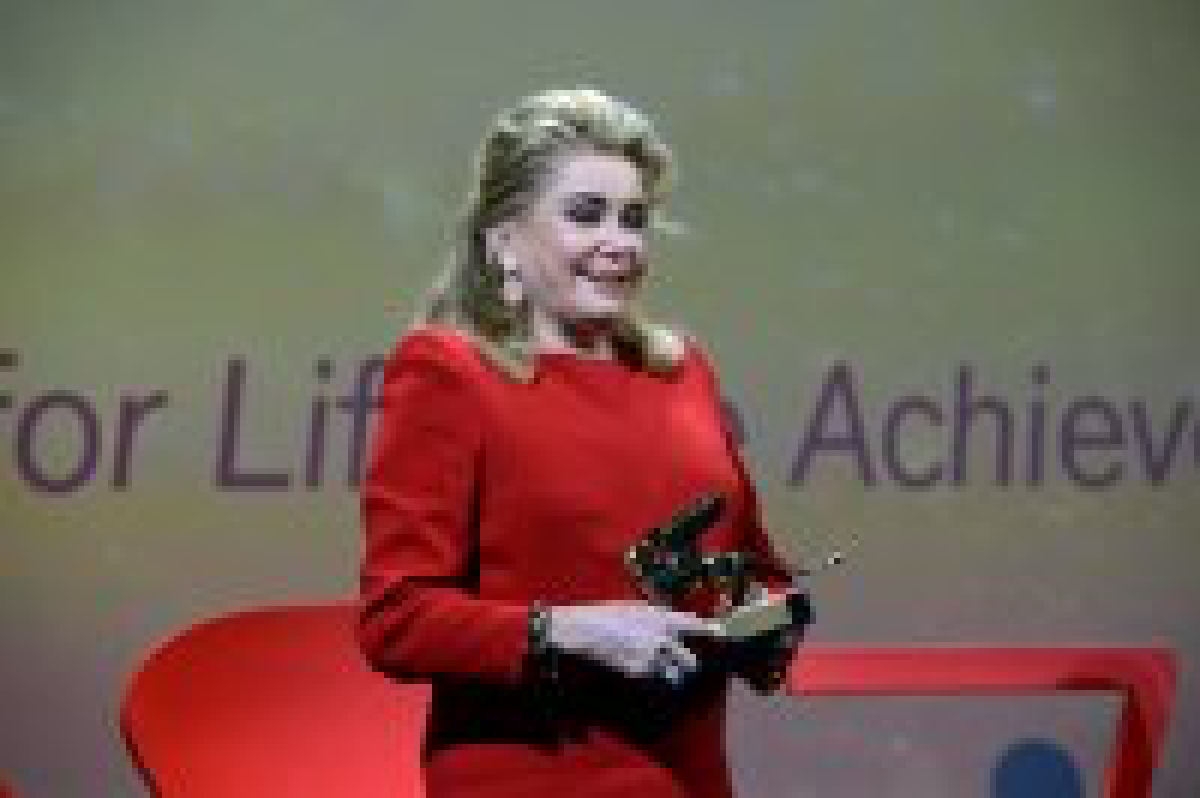 Catherine Deneuve Leone d’Oro a Venezia: “Non mi ritiro, vivo per i…