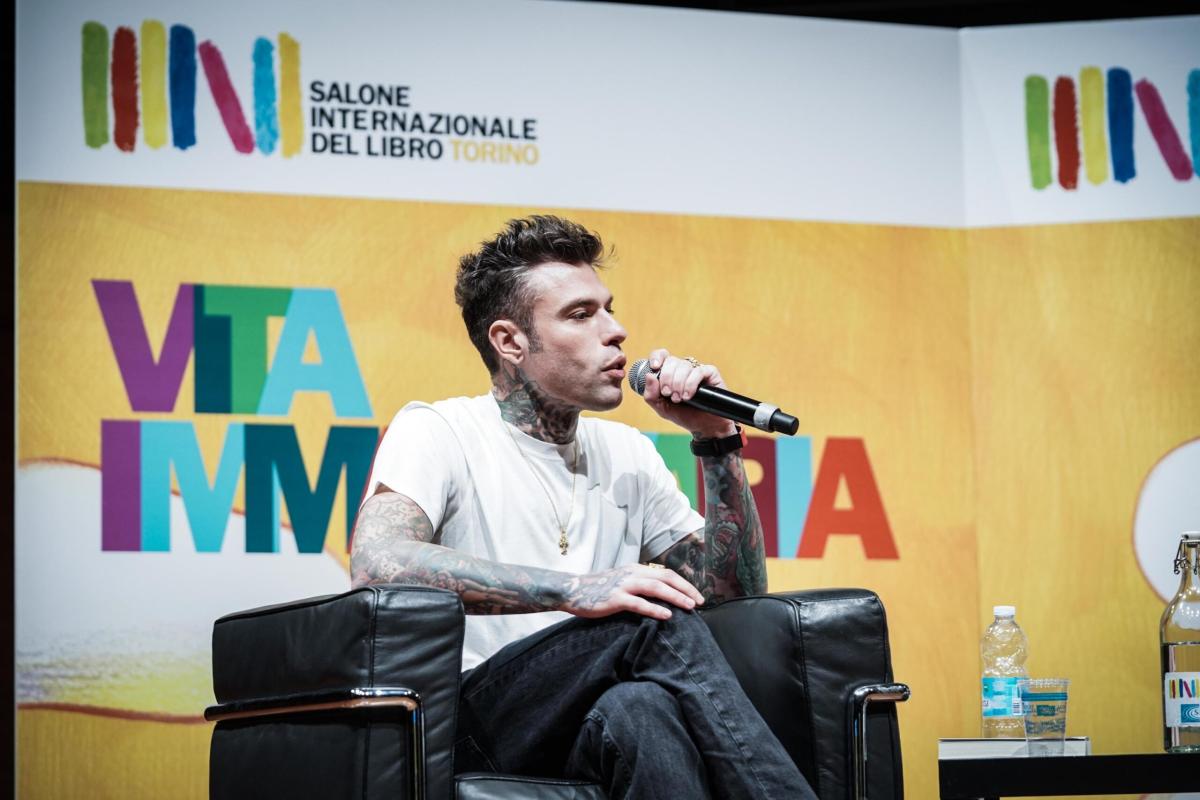 Il Codacons ha diffamato Fedez, “accusato di essere incline a commettere reati”: le ultime decisioni dal tribunale di Milano