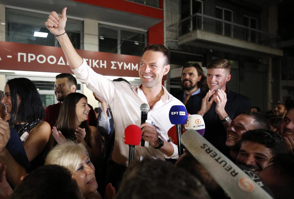 Grecia, Stefanos Kasselakis vince le primarie di Syriza, leader del…