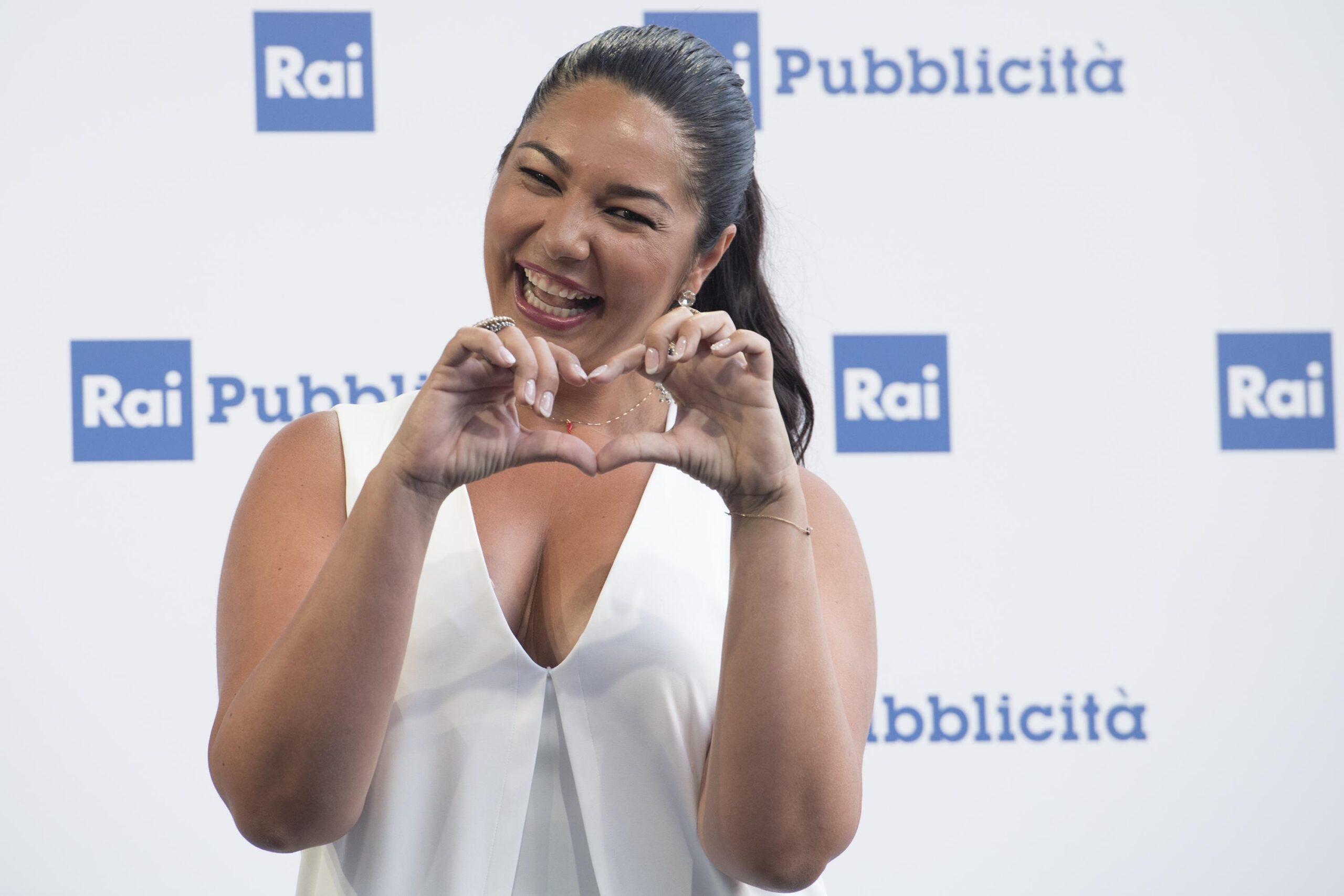 Elisa D’Ospina e Stefano Macchi sono diventati genitori: “Da adesso si vola”, l’annuncio social