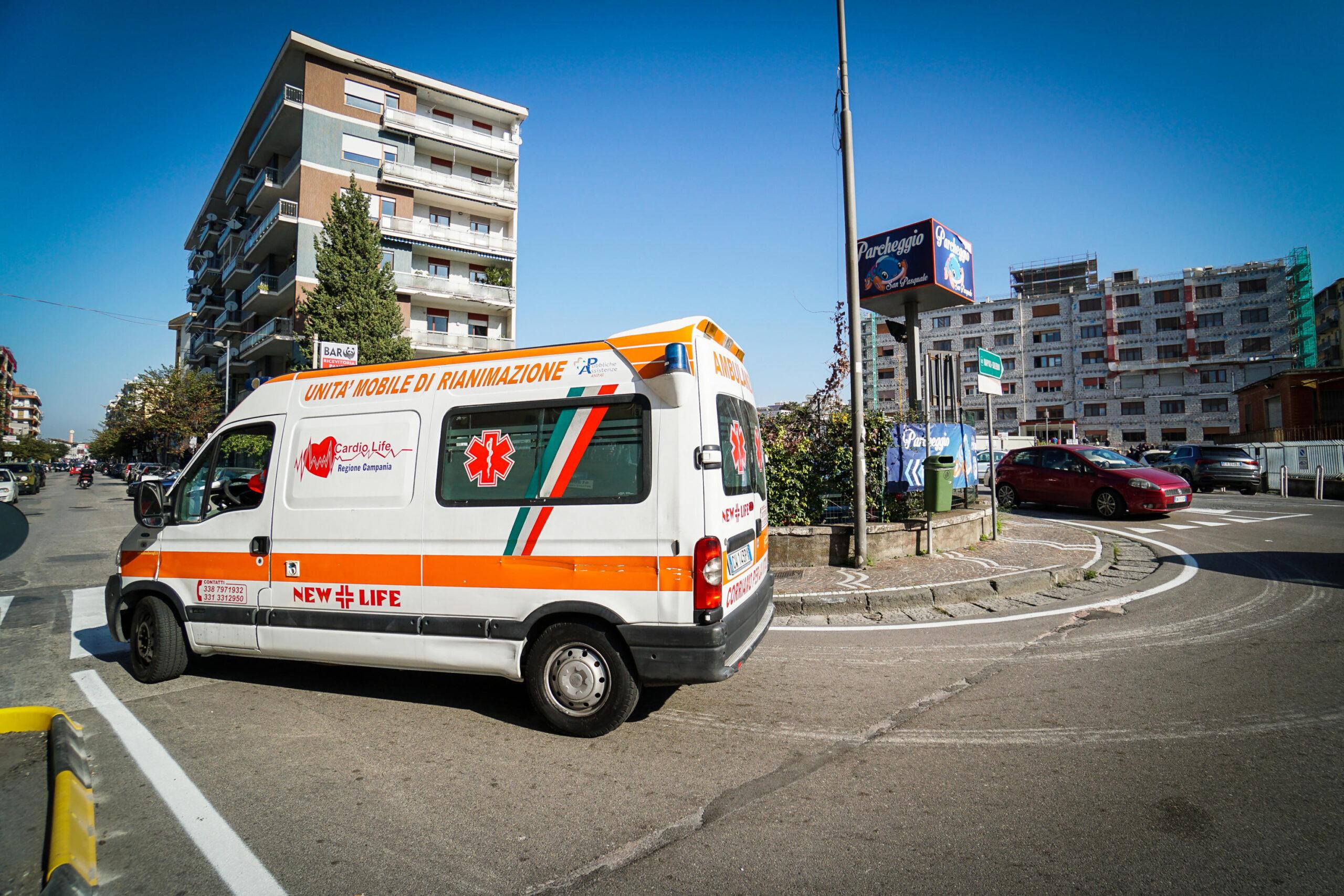 Napoli, 21enne muore dopo intervento al seno ad Acerra: salma sotto sequestro