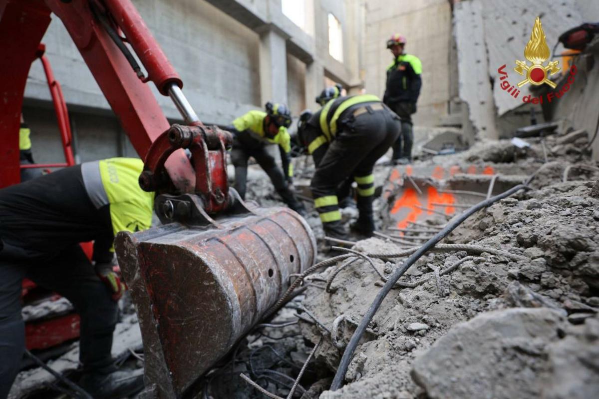 Vicenza, crolla un edificio in via Baracca: nessun ferito, in corso l’intervento dei vigili del fuoco