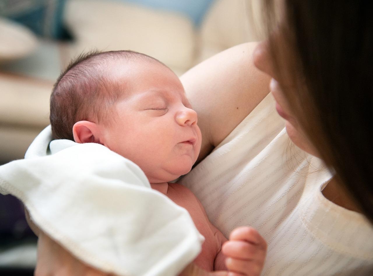 Congedo parentale INPS, paternità e maternità: cosa cambia con la nuova circolare