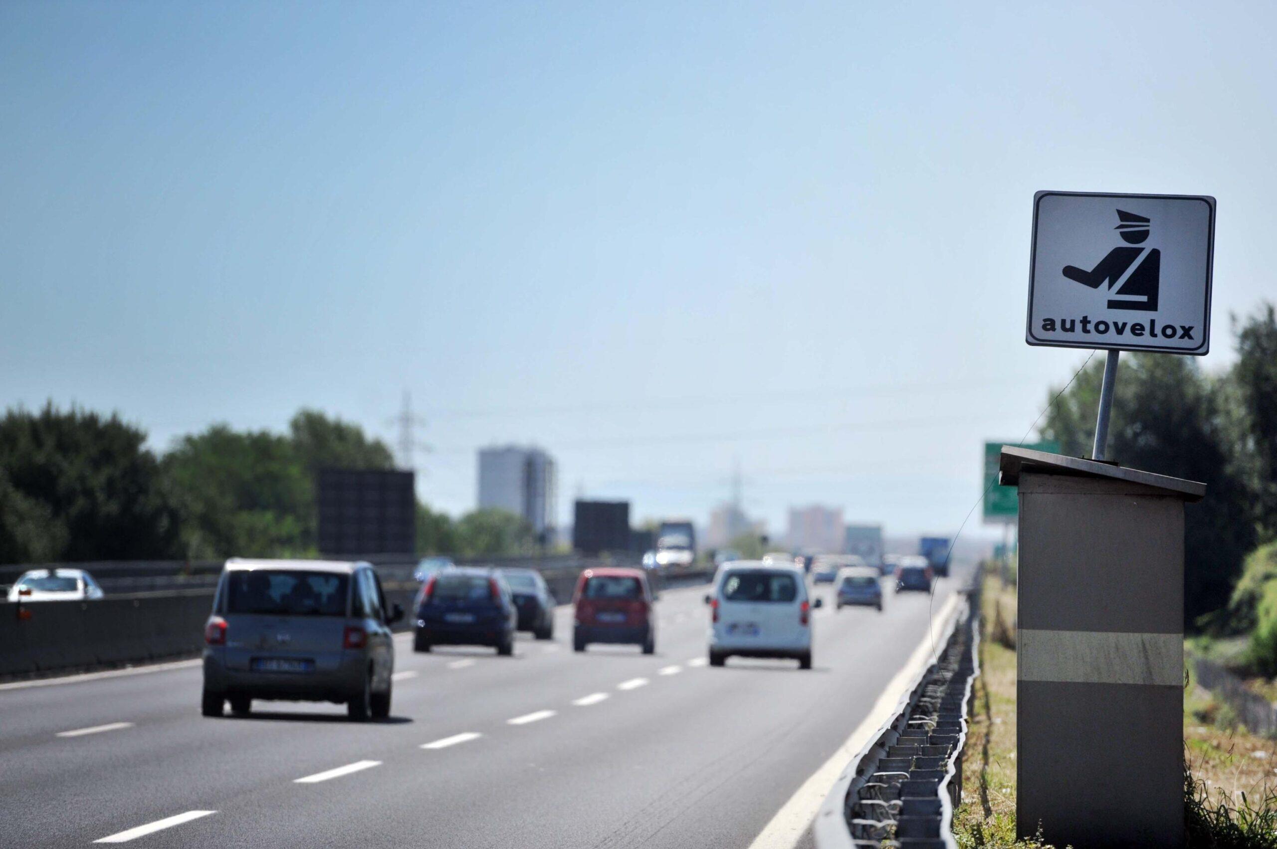 Autovelox, domani in Gazzetta Ufficiale le nuove regole del Codice della Strada, esulta Salvini: “Basta fare cassa sugli automobilisti”