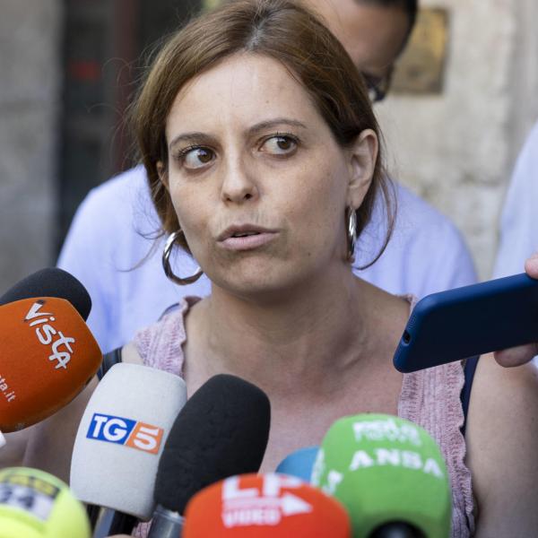 Ilaria Salis lancia la sua soluzione dopo il “meritato” riposo estivo: “Abolire i carceri minorili”. Ma non propone alternative