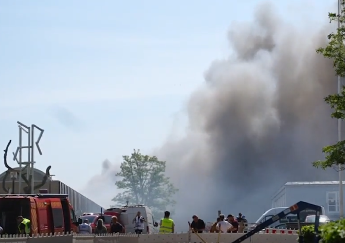 Danimarca, enorme incendio negli uffici del colosso farmaceutico Novo Nordisk a Copenaghen: 100 vigili del fuoco al lavoro