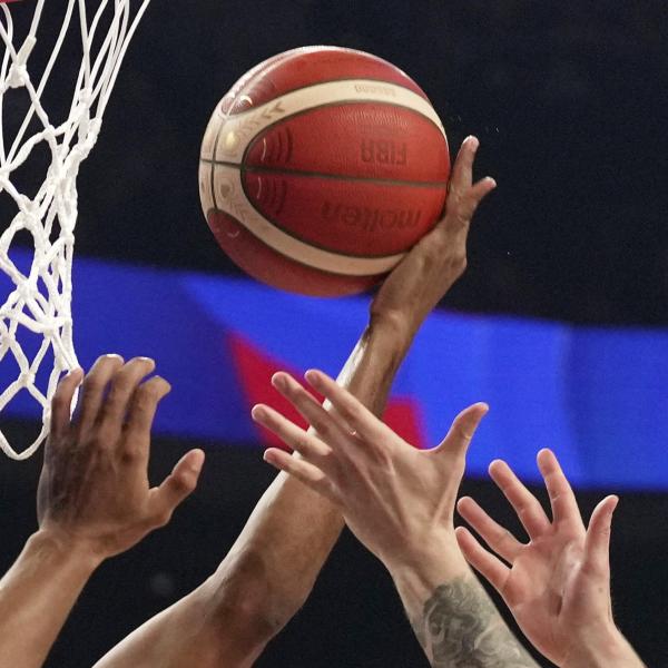 Basket Serie A2, Fortitudo Bologna vince il derby contro Cento: la cronaca del match