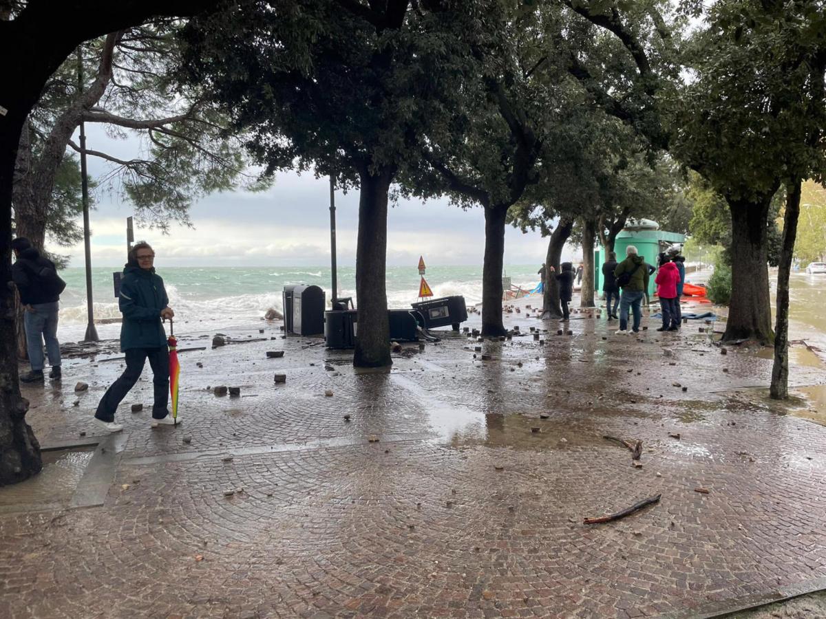 Maltempo, la tempesta Ciaran fa danni in tutta Italia: Toscana alla…