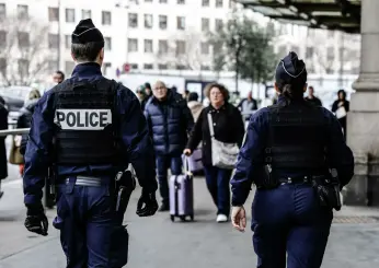 Francia, rave party illegale a Parnay, presenti diecimila persone: un morto