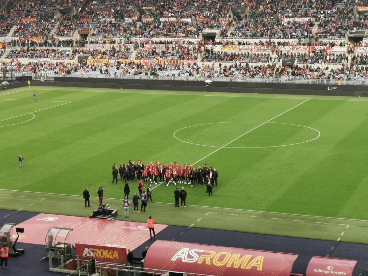 Roma-Salernitana: all’Olimpico sfilano le giocatrici della femminile