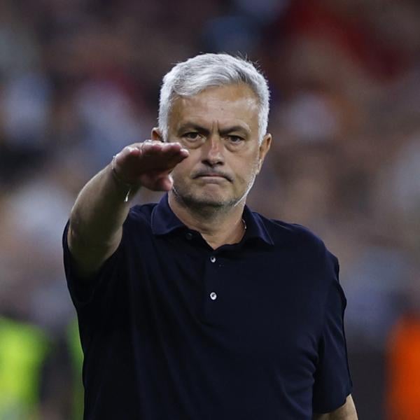 Siviglia-Roma, Mourinho: “Non posso dire che rimango. Arbitro? Sembrava spagnolo”