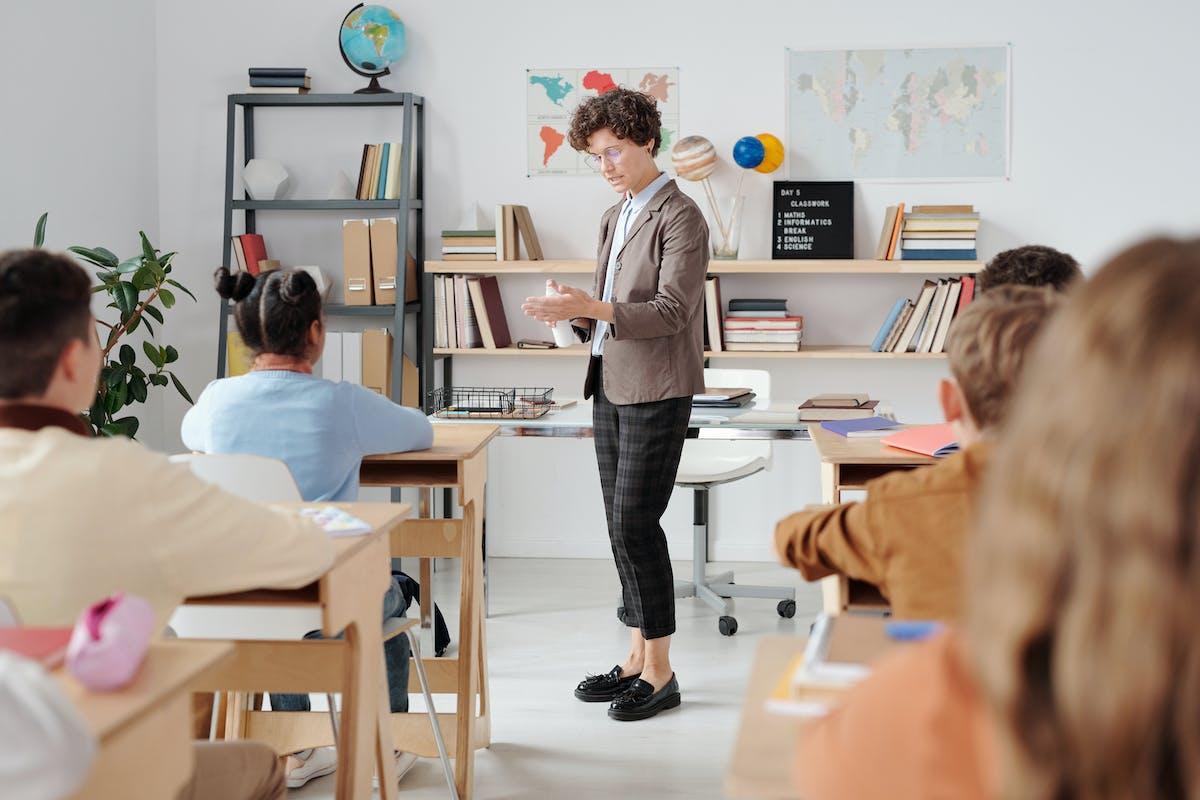 Abilitazione docenti 2024: quali sono i percorsi, durata, costo e come funzionano