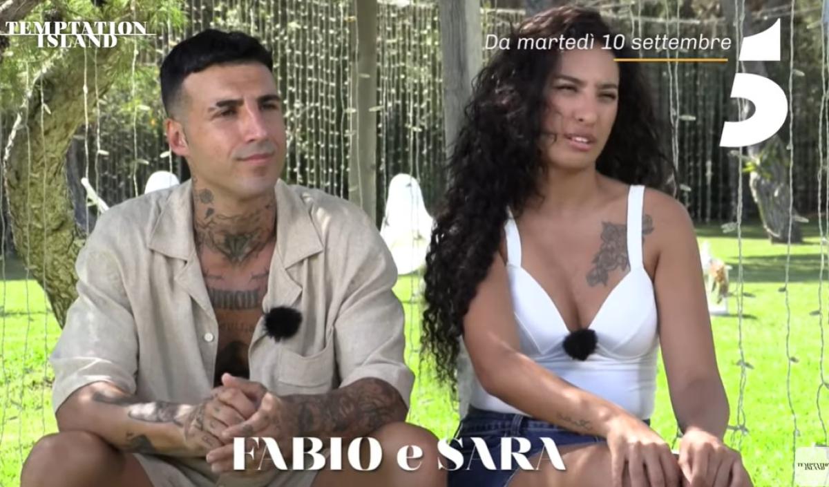 “Temptation Island”, falò di confronto tra Fabio e Sara: “Tu sai solo insultarmi e non mi affronti”