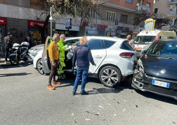 ESCLUSIVA – Maxi incidente a Cinecittà, coinvolte tre auto: ferita …