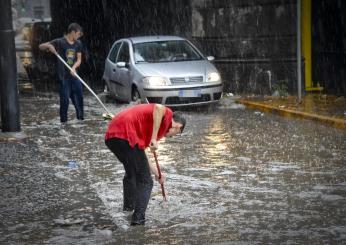 Emergenza maltempo a Napoli: allagata la metro, traffico bloccato