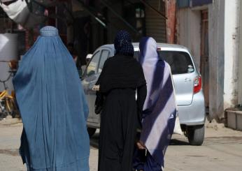 Burqa Firenze: strappa il velo e spinge la donna incinta giù dal tr…