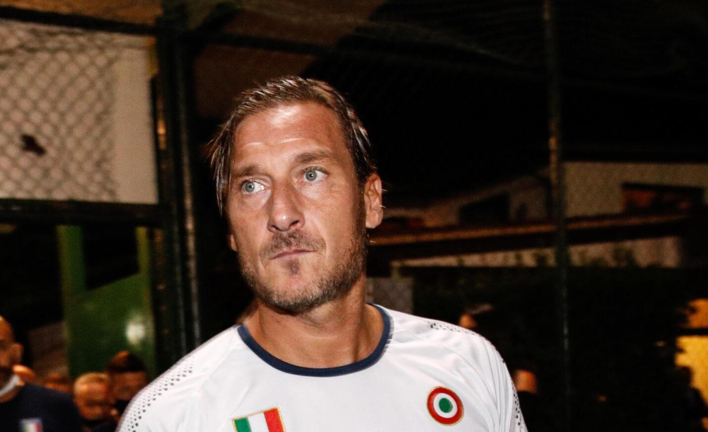 Francesco Totti dedica una foto a Ilary Blasi? Il gesto sospetto che torna a far sognare i fan