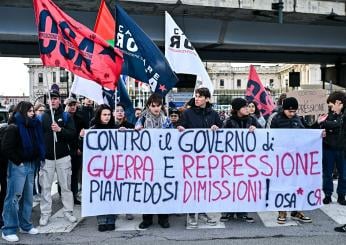 Genova, studenti e portuali contestano Salvini e Piantedosi all’apertura del cantiere per il tunnel subportuale