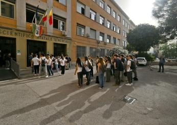 Napoli, tragedia in una scuola di Giugliano: studentessa di 15 anni muore per un malore