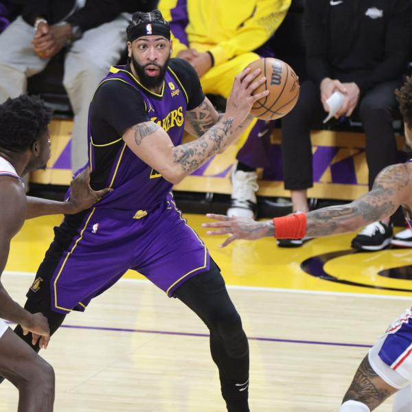 NBA, i Lakers segnano 150 punti con un Davis straordinario e trovano un record