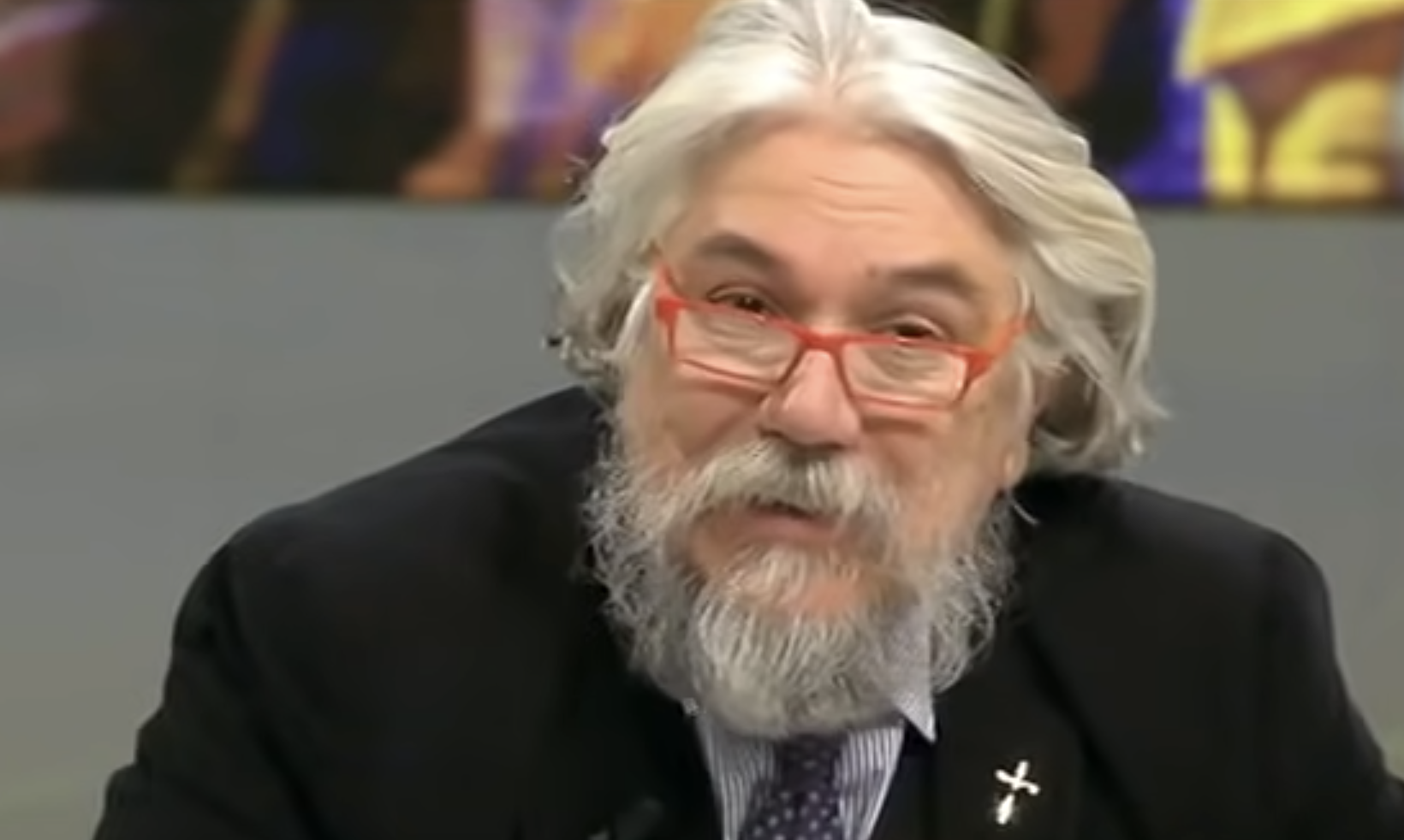 Alessandro Meluzzi ricoverato, Burioni: “Attenti a sputare sulla scienza”. Bassetti: “Contro il sistema sanitario che ora lo sta curando”