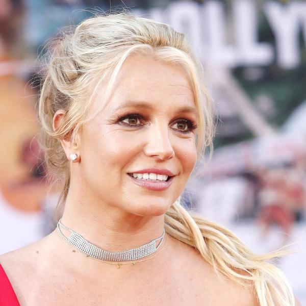 Britney Spears saluta il suo sedere sui social e diventa virale. L’ex popstar di “Baby one more time” è pronta al ritocco chirurgico