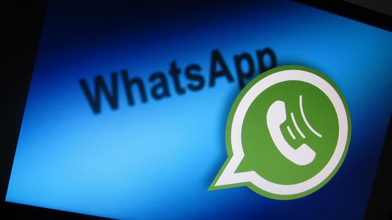 Licenziamento su WhatsApp è legittimo? Cosa dice la legge