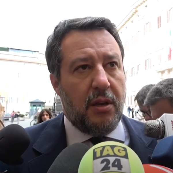 Blocco dei treni a Roma, Salvini contro le critiche: “Una ditta privata ha sbagliato, pagherà”. Ironia di Paita (IV): “Vi dico io chi è stato…”| VIDEO