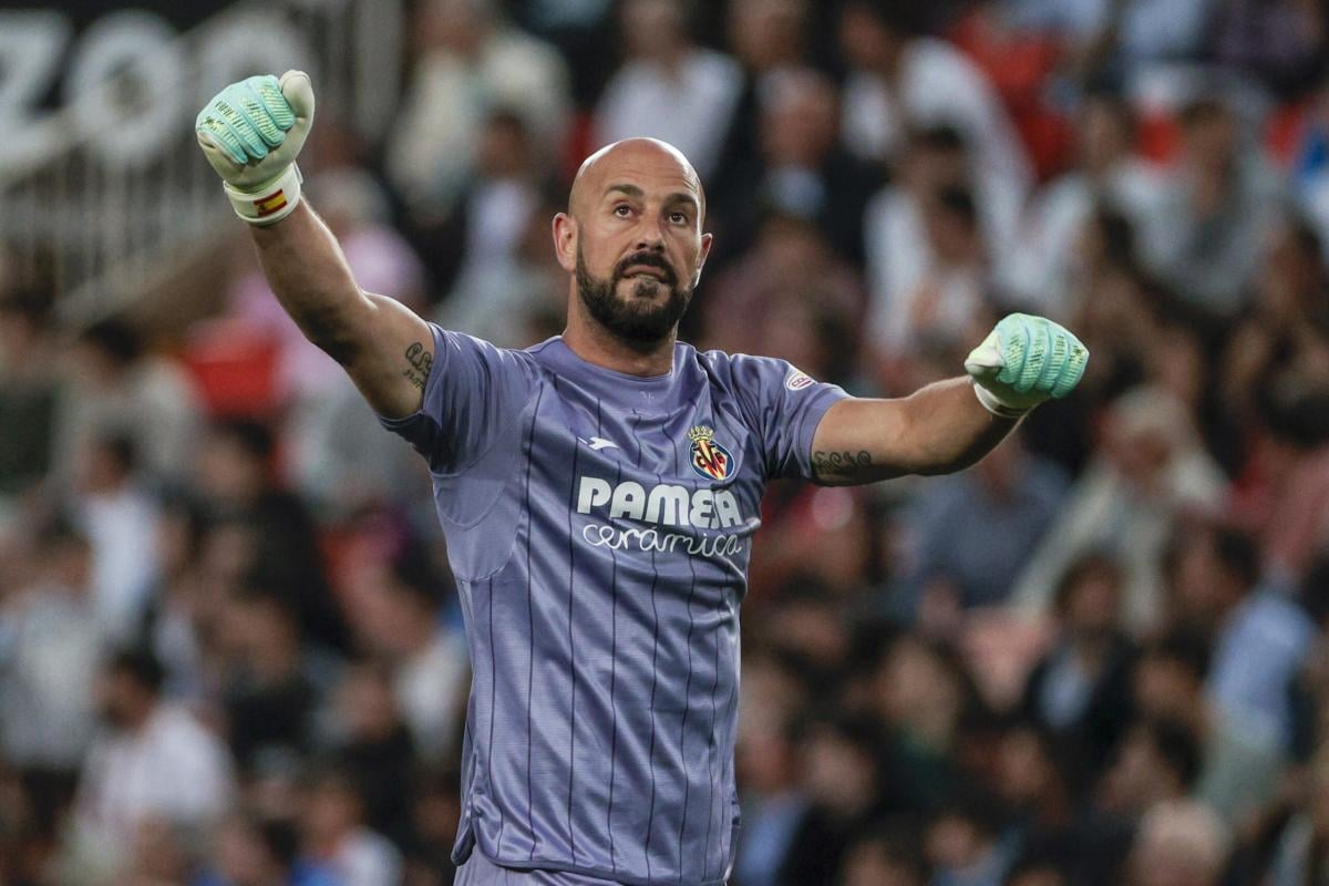 Como, società scatenata sul mercato: ufficiale l’arrivo di Pepe Reina, ore calde anche per Varane