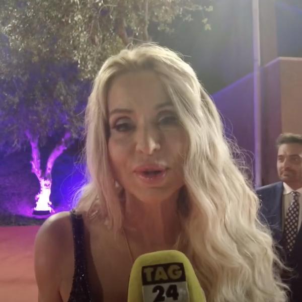 Valeria Marini e il fidanzato On. Cangiano sul red carpet alla Festa del Cinema di Roma 2023: “Pronta per Hollywood” | VIDEO