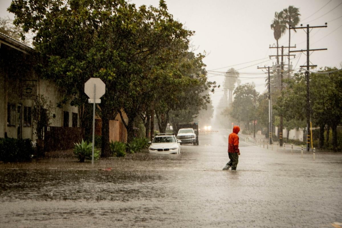 Usa, alluvioni in California: alberi abbattuti e 800mila persone senza corrente