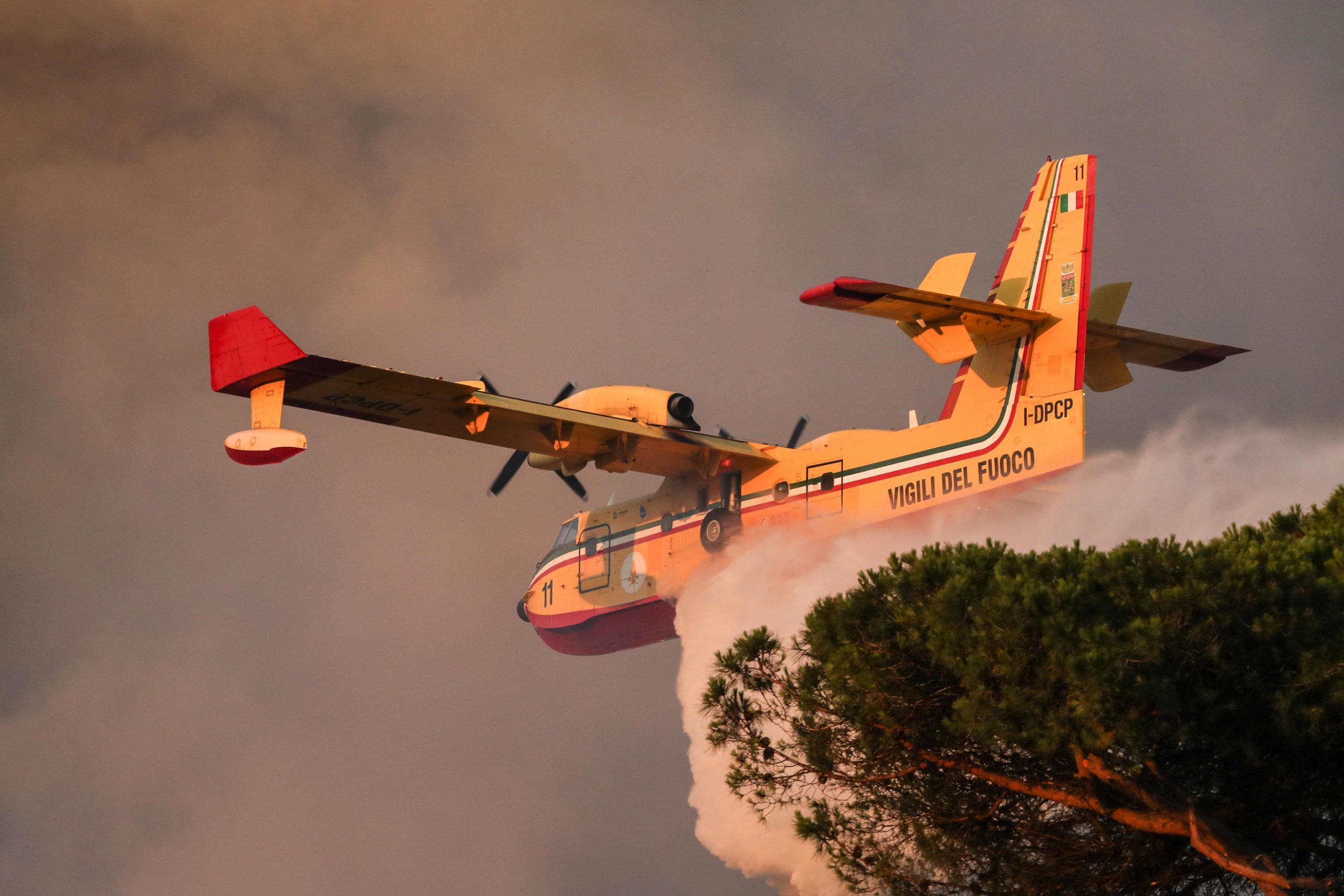 Canadair: come funziona l’aereo che combatte gli incendi￼