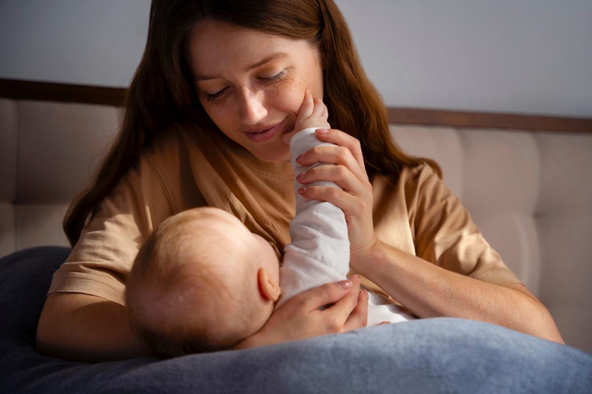 Cosa succede se allatto dopo aver bevuto caffè o alcol? Tutti i motivi per evitare