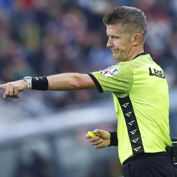 Milan-Atalanta, l’arbitro Orsato nella bufera. Tifosi rossoneri sui social: “Il solito incapace, manie di protagonismo” | FOTO