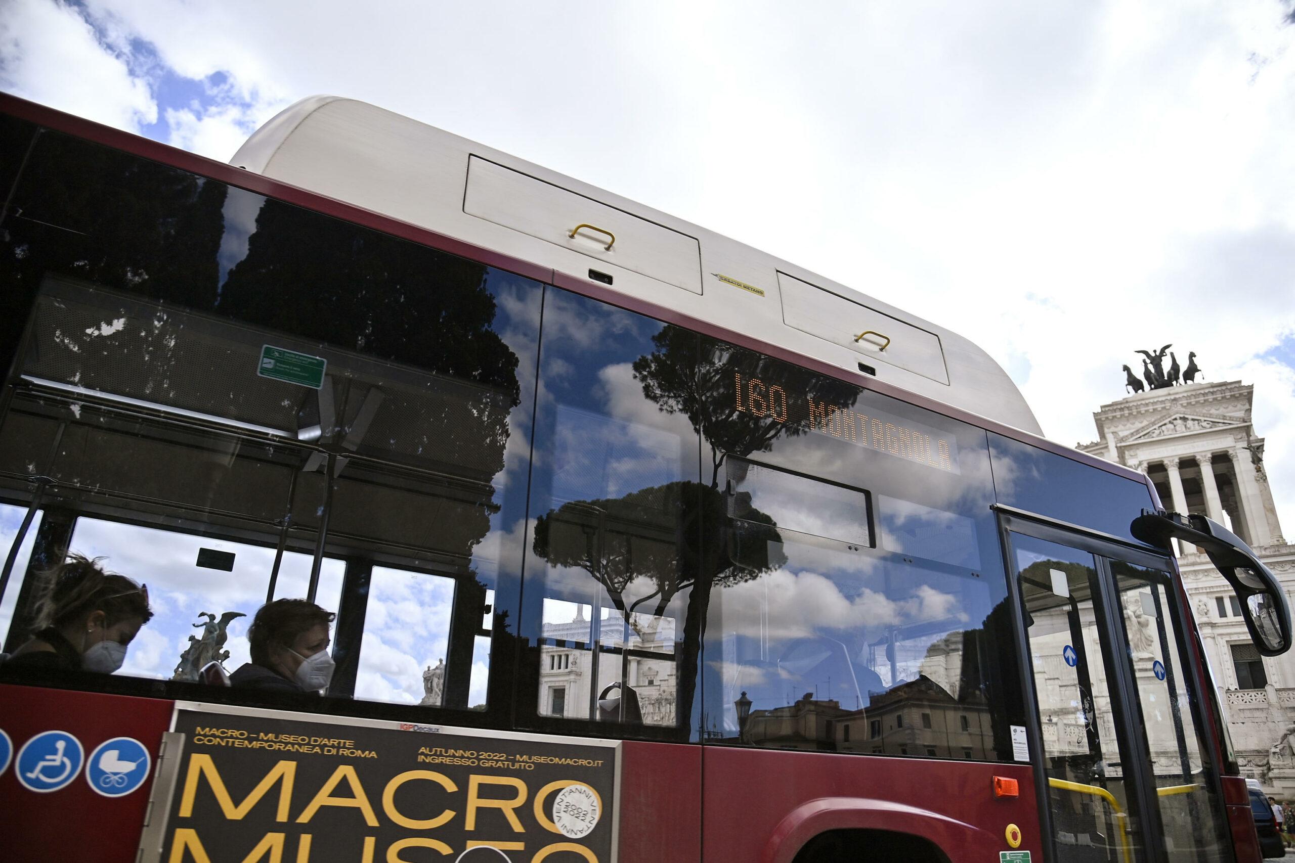 Roma, mezzi pubblici a Natale e Santo Stefano 2023: orari metro, bus e tram 25 e 26 dicembre