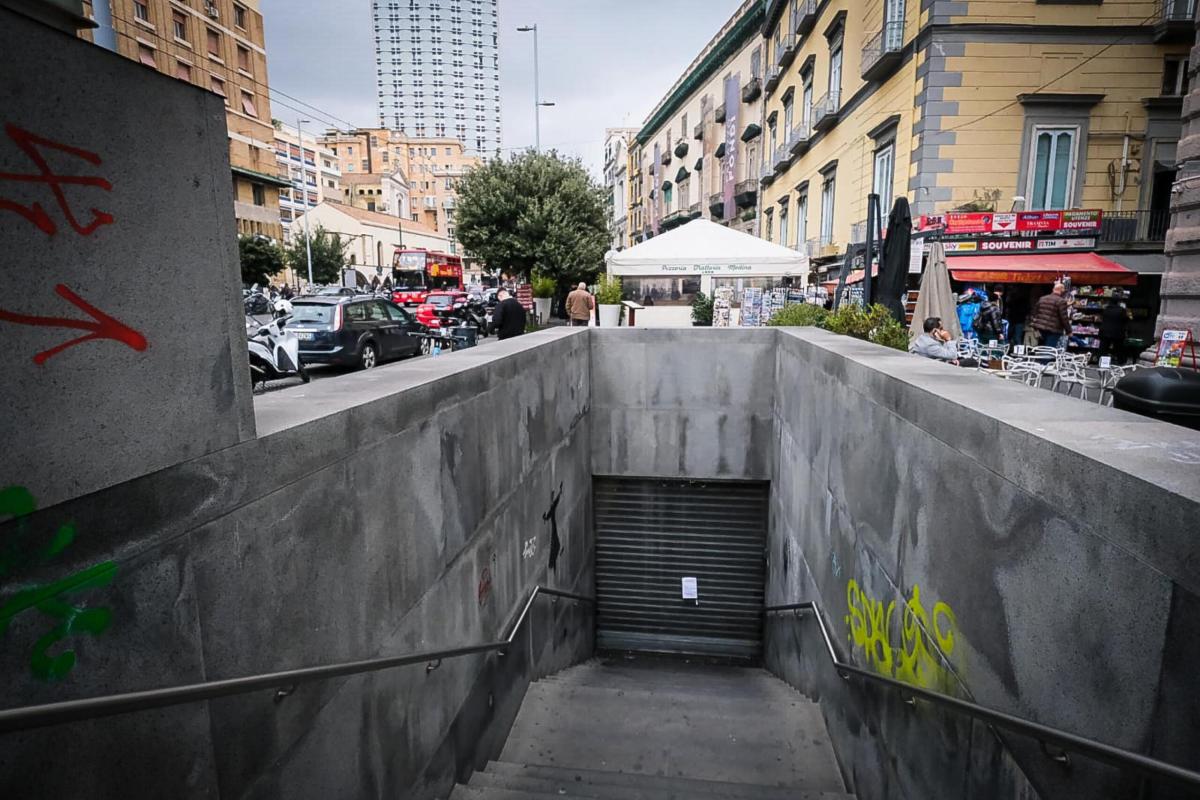 Napoli, disoccupati occupano i binari e bloccano la circolazione de…