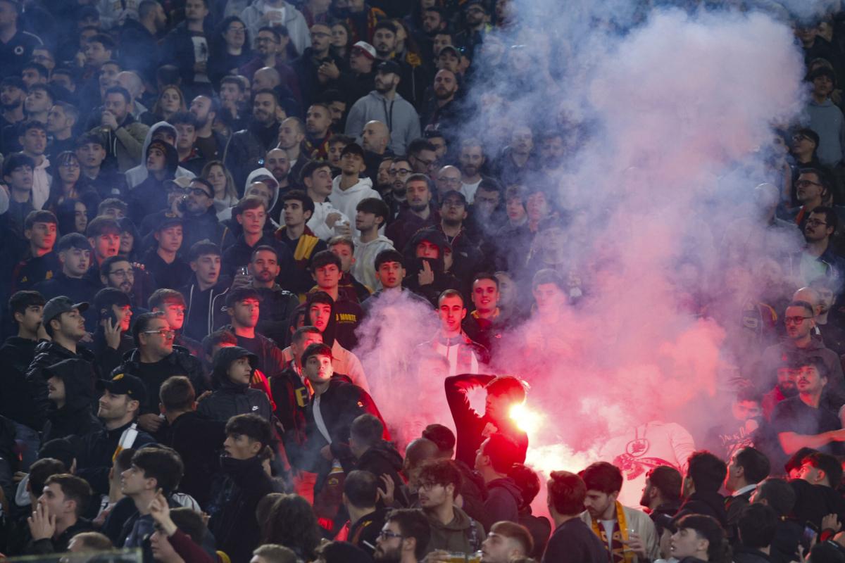 Lazio-Roma, il prepartita dei tifosi in attesa del derby: “Partita …