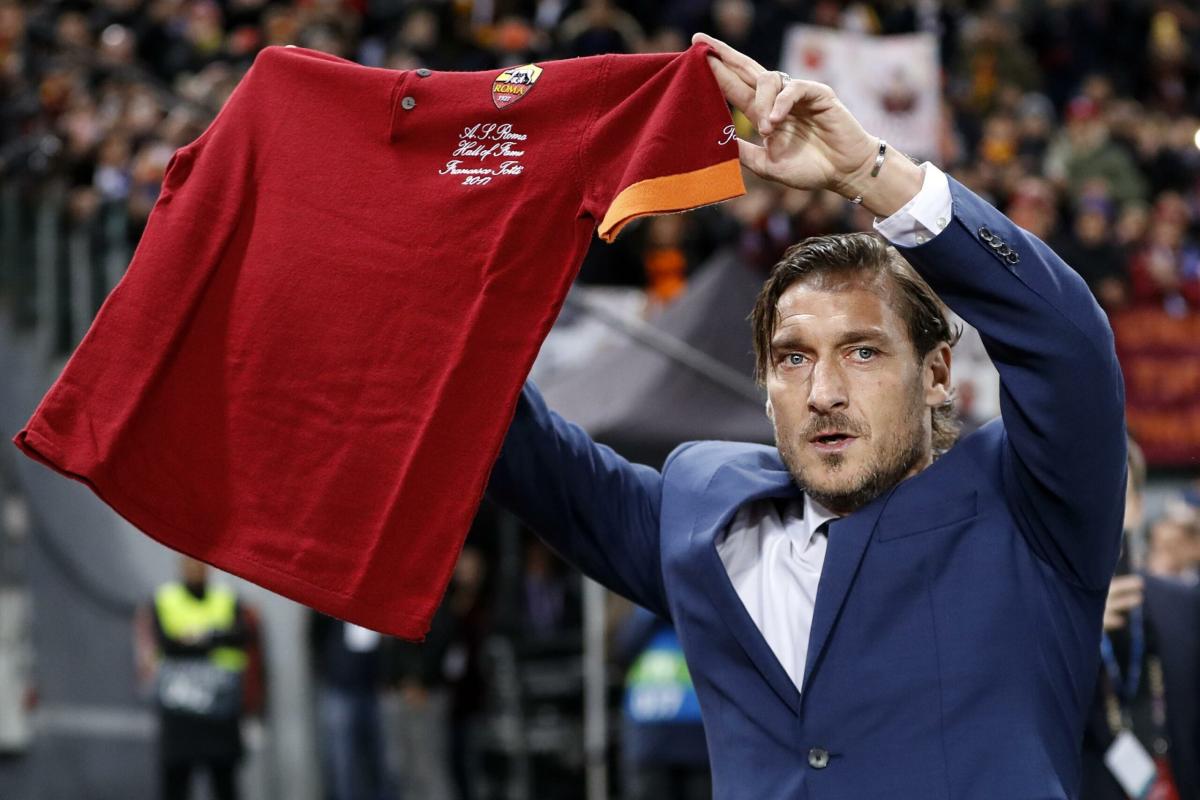 Roma, Totti fa sognare i tifosi: “Torni se confermano De Rossi? Io torno prima”