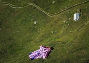 Trento, base-jumper canadese si schianta contro una parete rocciosa lanciandosi dal Monte Brento: morta sul colpo