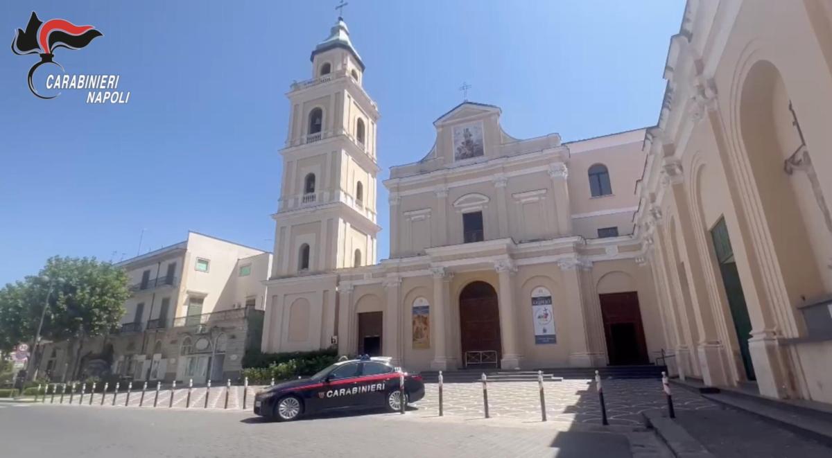 Chi sono don Domenico Silvestro e padre Nicola Gildi, il parroco e il frate accusati di violenza sessuale e rapina aggravata ad Afragola