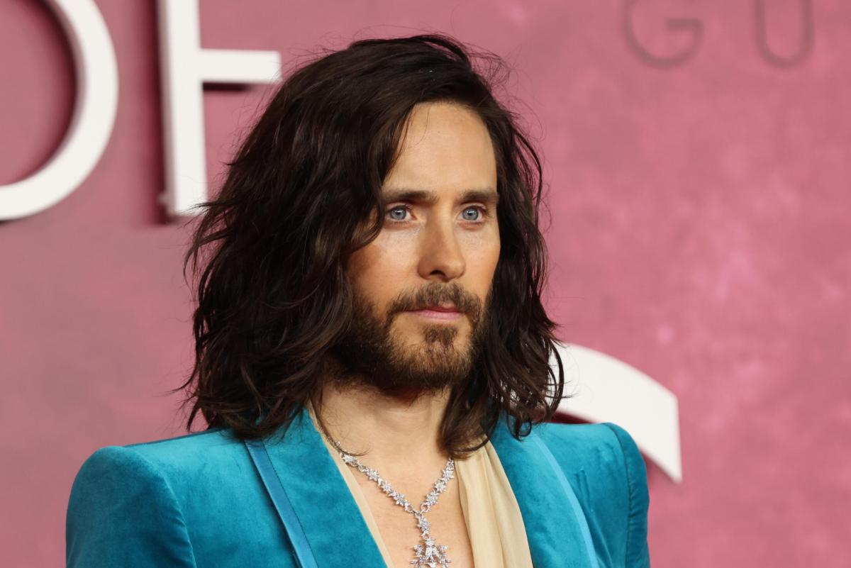 Jared Leto si arrampica sul Castello Sforzesco senza protezioni | V…