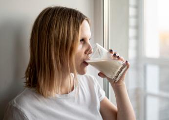 Quanto latte si può bere al giorno: cosa comporta superare le dosi consigliate