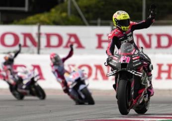 MotoGP, in Catalogna Aleix Espargarò vince la sprint race, secondo Bagnaia