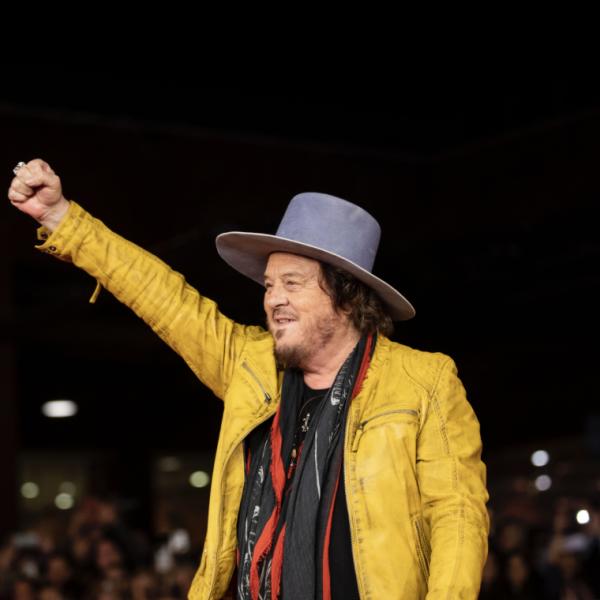 Zucchero “Sugar” Fornaciari intervista sul suo film: “Ai giovani dico di avere tenacia, prima o poi si arriva” | VIDEO