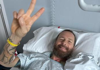 Jovanotti è stato operato: la foto sui social dopo l’intervento chirurgico di 8 ore