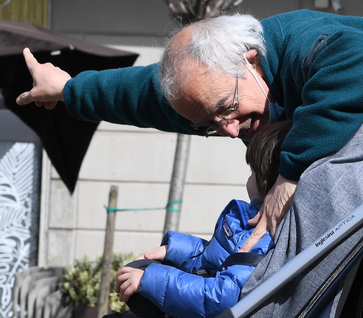 Anche i nonni fanno sesso: il 2 ottobre è la loro festa, lasciamoli…