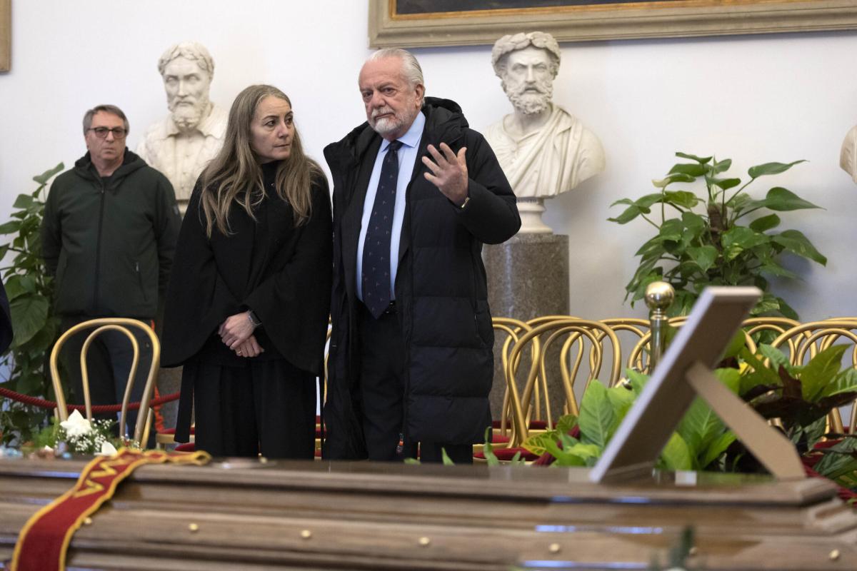 Camilla Costanzo legge una toccante lettera per il padre Maurizio C…